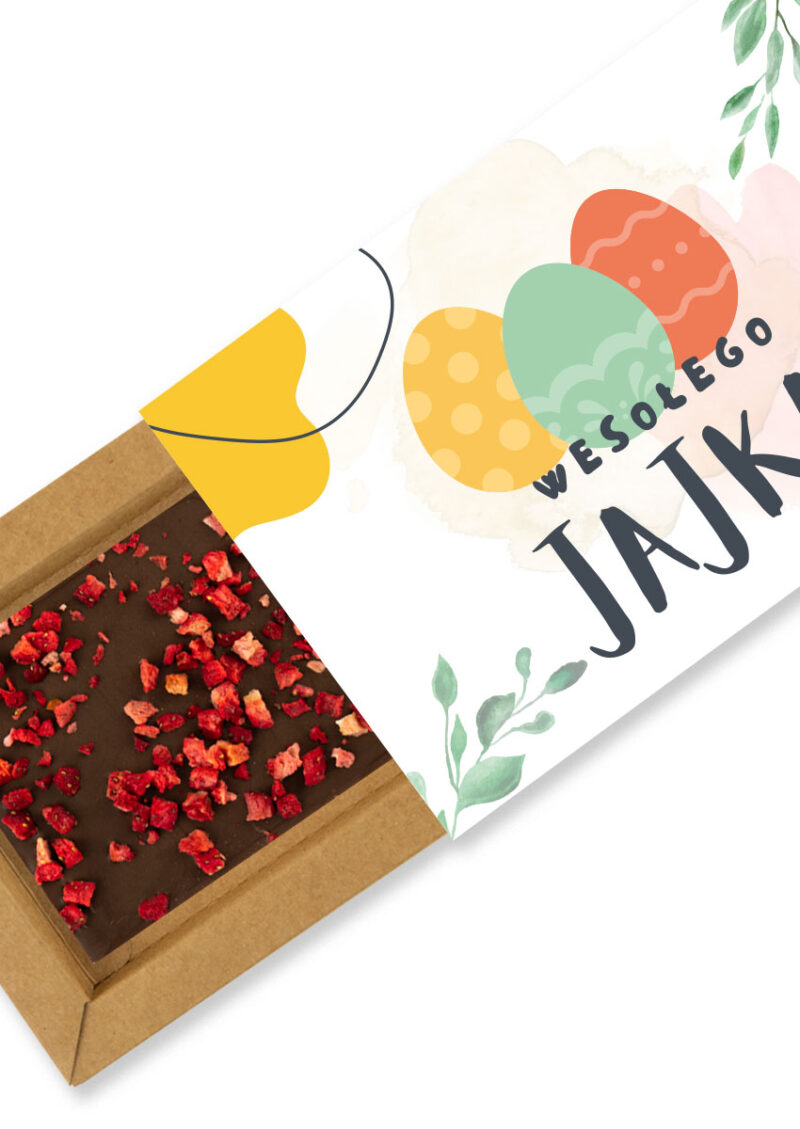 Czekolada mleczna z truskawką w wielkanocnym opakowaniu.