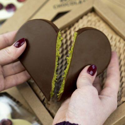 Czekolada dubajska serce - mleczna z pistacjami