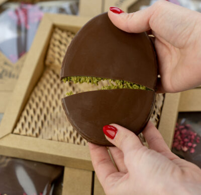 Czekolada dubajska jajo - mleczna z pistacjami